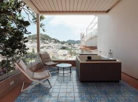 Luxury Villa Civico 27 - Capri Centro，位于卡普里的带热水浴缸的酒店