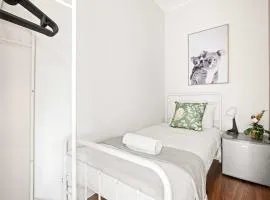 Private Single Room - Mins to Train Station - Shared Bathroom