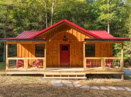 Creeksong Cabin，位于Rogers的酒店