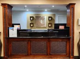 彭萨科拉康福特茵酒店 - 大学区店