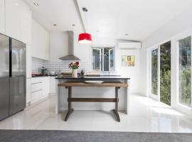 Auckland Bungalow Apartment，位于奥克兰的酒店