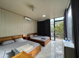 Minh Anh Homestay and Coffee Buon Ma Thuot，位于Buôn Huê的山林小屋