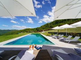 Villa Podere Gaia 16 Pax by VILLASRETREATS，位于Sasseta的酒店