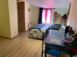 Chez Franck et Sandra, plein centre ville , 2eme étage，位于圣梅内乌勒的酒店