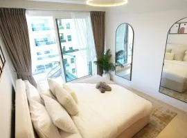 1BHK full canal view apartment in Business bay !