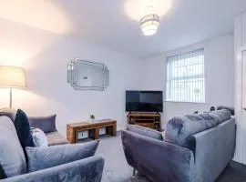 Modern & Beautiful 4 Bedroom, Bury Town Centre
