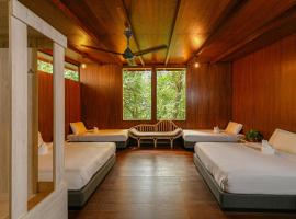 The HIJAU Camp & Cabin，位于务边的山林小屋