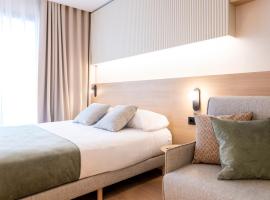 卡拉布里亚雅典娜公寓式酒店，位于巴塞罗那的酒店