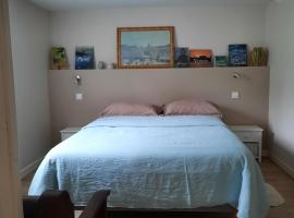 Giverny, Cosy studio au vert，位于吉维尼的酒店