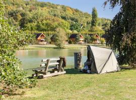Camping La Croix du Vieux Pont，位于Berny-Rivière的酒店