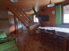 Les Logettes appartements dans ancienne ferme rénovée，位于莱鲁斯的酒店