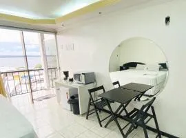 Riverfront Retreat Prime Location Apartment with Stunning Views of the RioNegro