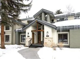 Cozy Townhouse in Avon