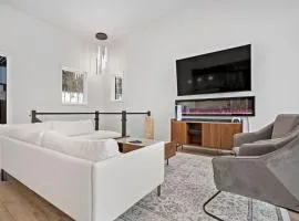 Luxury 5BR Chalet with Sauna, Hot Tub and Game Room