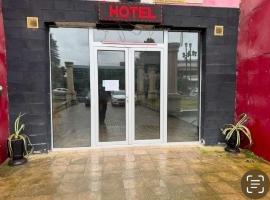 Hotel Lideri，位于Vani库塔伊西国际机场 - KUT附近的酒店