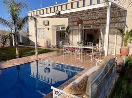 Villa Ambre with Pool And Garden，位于El Aggada的酒店