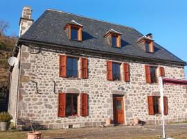 Les Nuits de Vieillespeze，位于Saint-Projet-de-Salers的住宿加早餐旅馆