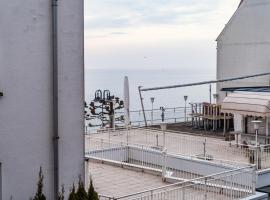 Ferienwohnung Ella - direkt am Bodensee，位于腓特烈港的带停车场的酒店