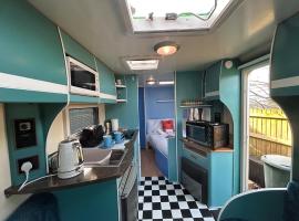 The Cosy Camper by MaisonPro，位于斯特劳德的酒店