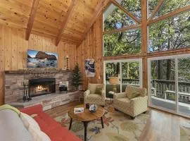 Cozy Escape- Walking Distance to Village!