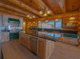 FoxHill Family Lodge Retreat with views from all sides and Hike over a hundred forty acres