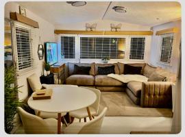 Hoburne Devon Bay Holiday Home Fresh Bright Rental - Home from home，位于托基的酒店