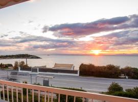 Apartment by the beach，位于阿纳维索斯的酒店