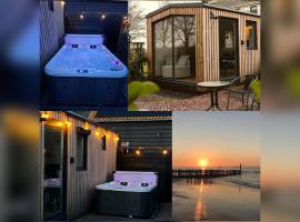 Luxe Tiny House incl Jacuzzi en Strandhuisje in zomerseizoen