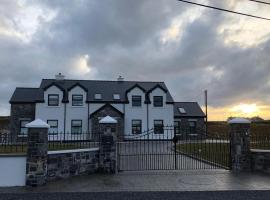 Belmullet 4BR full house near town centre，位于Tallagh的酒店