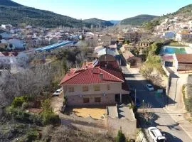 萨洛布雷河岸酒店