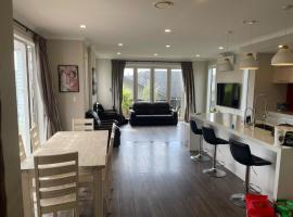 Spacious & Stylish Retreat，位于旺阿帕劳阿的别墅