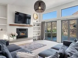 Huge & Stylish on Shotover 4 Bedrooms