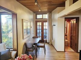 Private 2BR Amazing Lake Sammamish Views，位于Sammamish的酒店