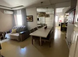 A poucos passos da praia, no melhor local da Praia do Mar Grosso!