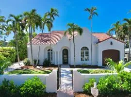 Casa Captiva - Deluxe 5 Bedroom Villa Steps to Beach