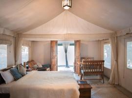 Nayalap - Rural Himalayan Glamping，位于Shitlakhet的豪华帐篷