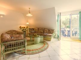 Achtern Diek Haus 12a Wohnung 7，位于Müggenburg的酒店