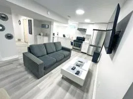 Hamilton Chic Retreat - Cozy Winter Getaway