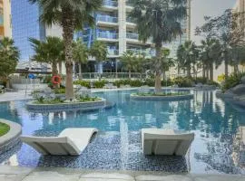 2BR Luxurious Damac Paramount Burj Khalifa view Pool, Gym, Bar & Sauna