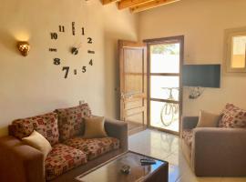 Dahab Practical Zone, AC, WiFi, bike，位于达哈布的酒店