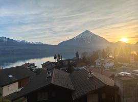 Merligen 15 min to Interlaken Seeblick，位于梅尔里根的酒店