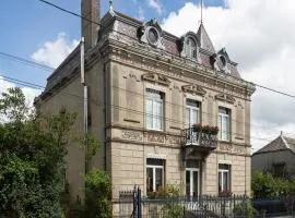 Le Petit Chateau