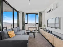 Pool, Gym & Panoramic Views