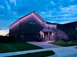Spacious 6 Bedroom Home- Near Historic McKinney