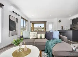 KozyGuru Pakenham Comfortable 4-Bedroom House