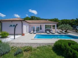 Villa Tomicich for 6 people with private pool & sea view - only 3 km from beach，位于Viskovići的酒店