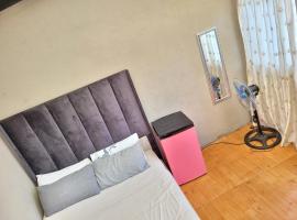 Chikos accomodation，位于勒斯滕堡的酒店