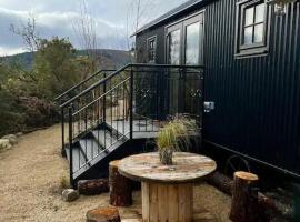 The Deerstone Luxury Eco Hideaway，位于拉腊的带热水浴缸的酒店