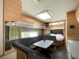 Mietwohnwagen 02，位于黑灵斯多夫的豪华帐篷营地