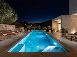 New! Villa Praska with private 28,5 sqm pool, 3 en-suite bedrooms, Sauna, 1km to Beach